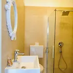 Lux Pag باغ